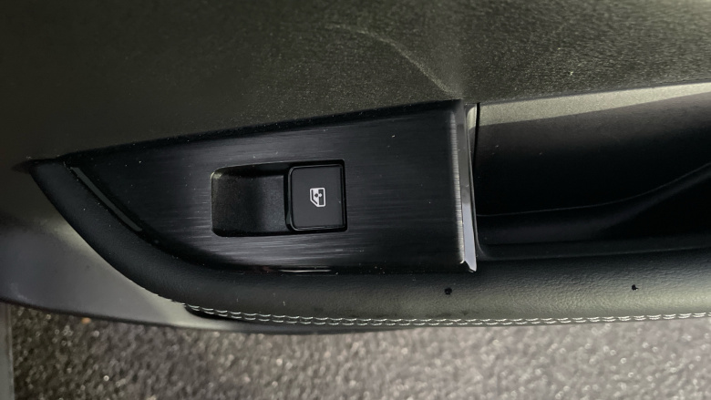 Nissan Qashqai 1.3 DiG-T MH 158 N-Connecta 5dr Xtronic Petrol Hatchback